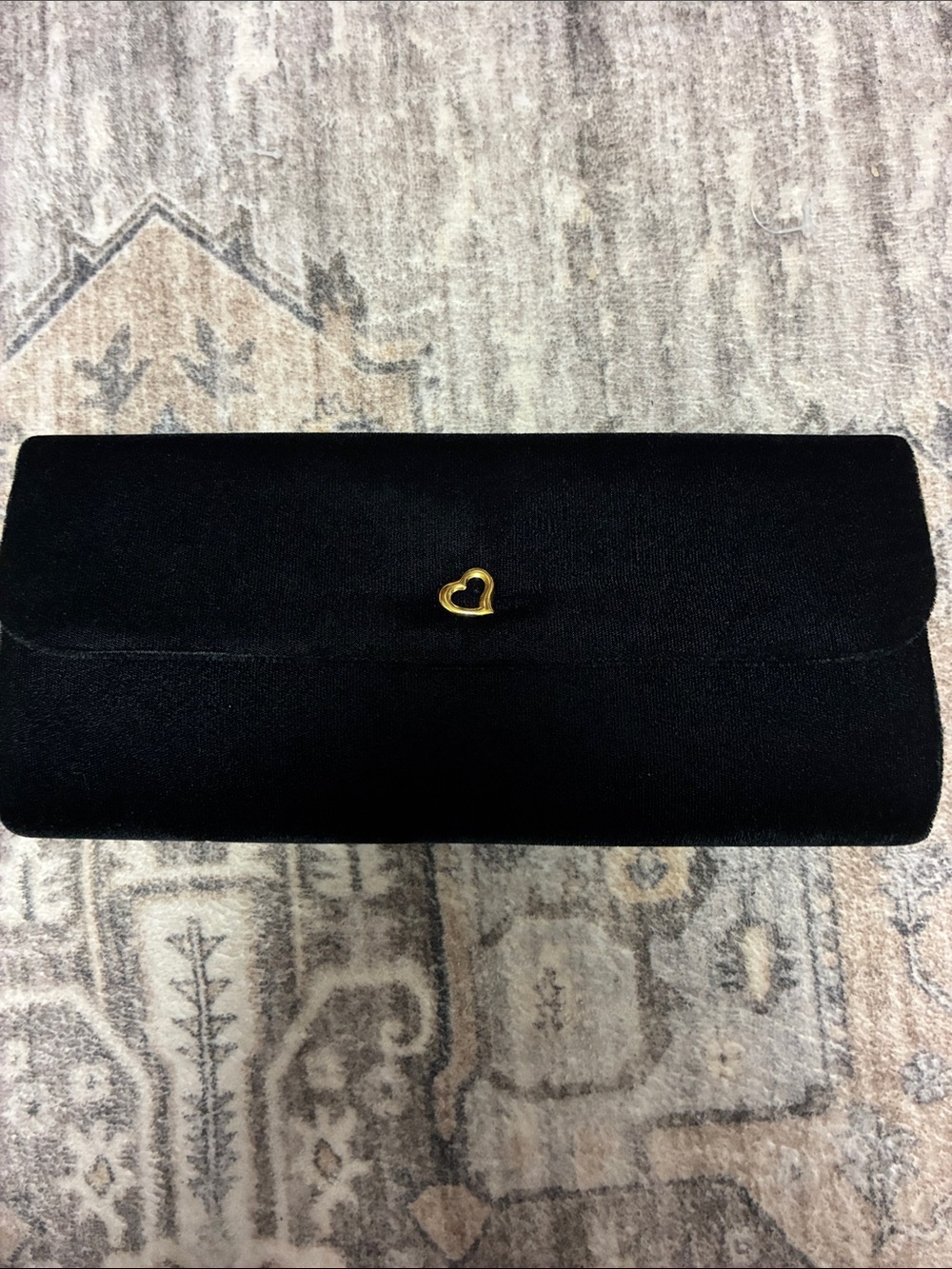 ‼️NWOT: Vintage Victoria’s Secret Black/Gold Velvet Clutch